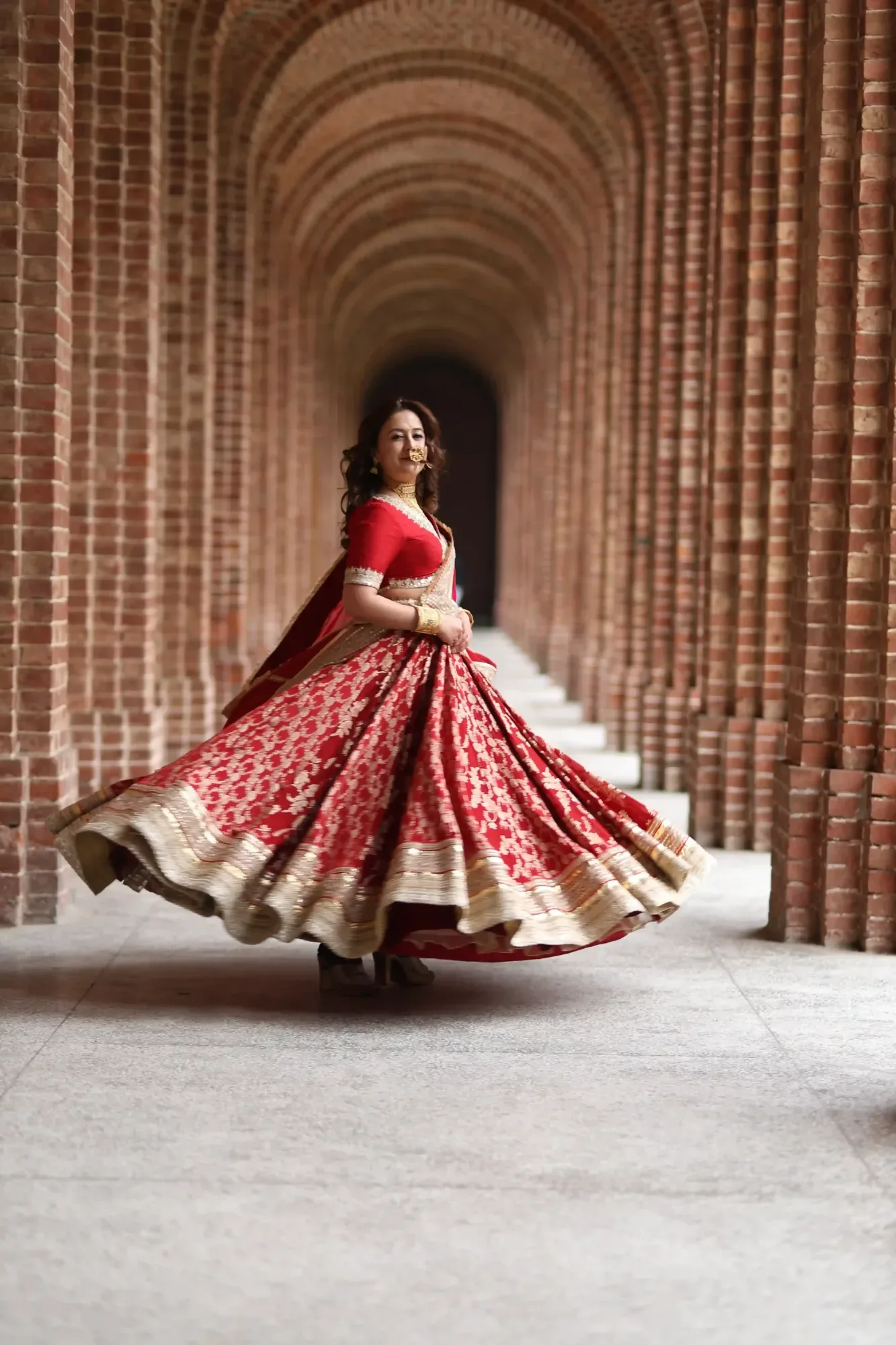 Red Majestic Twirl of 32 Kali — view 5